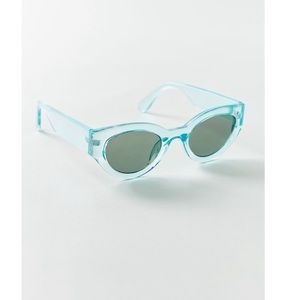 Violette Chunky Cat-eye sunglasses